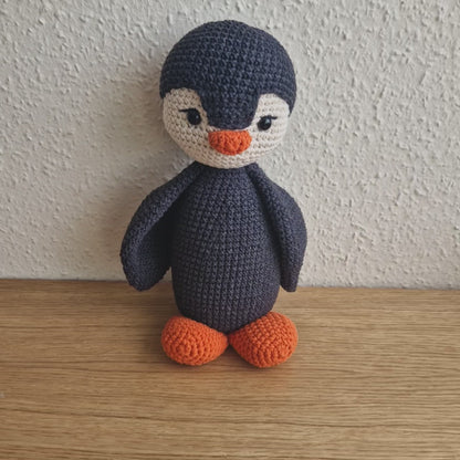 Penguin amigurumi crochet